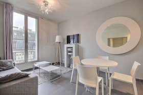 Apartment for rent for €3,420 per month in Paris, Rue La Boétie