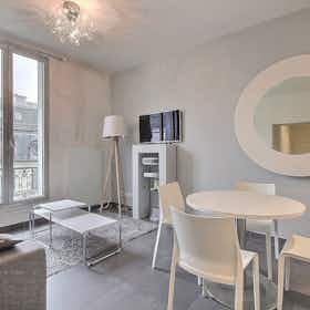 Apartment for rent for €3,420 per month in Paris, Rue La Boétie