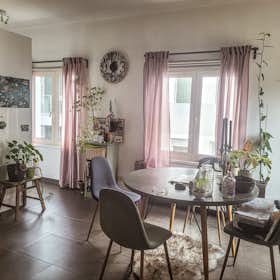 Apartment for rent for €1,200 per month in Antwerpen, Sint-Antoniusstraat