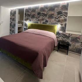 Studio for rent for € 1.200 per month in Rome, Piazza di Villa Carpegna