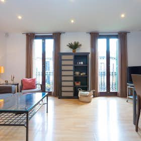 Apartment for rent for €2,095 per month in Barcelona, Carrer d'Aribau