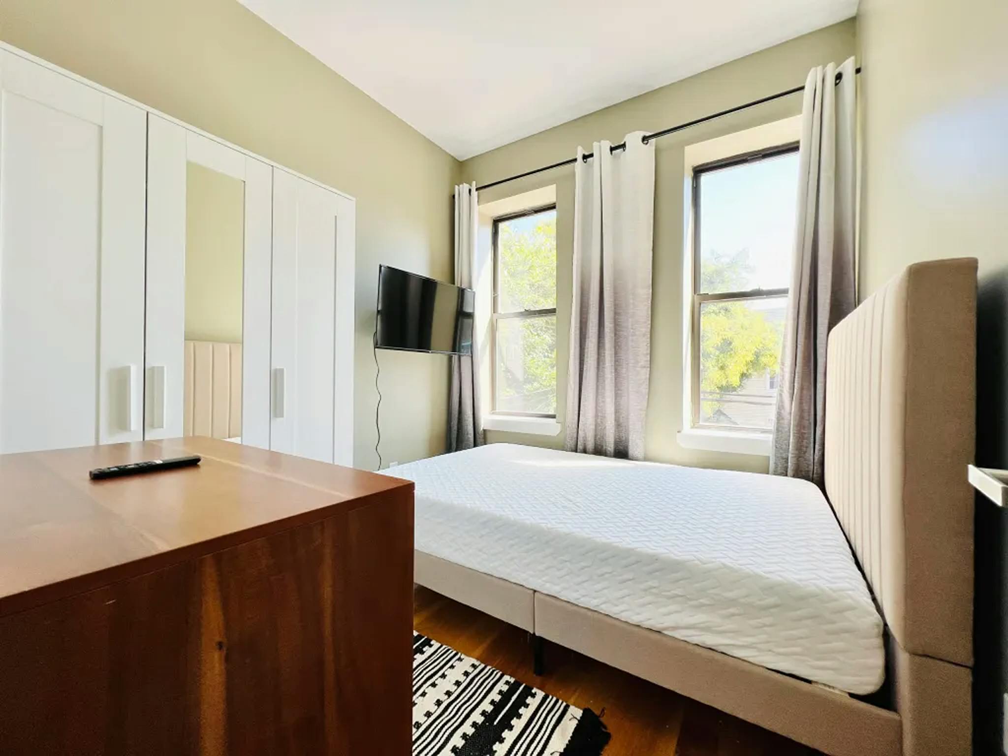 私人房间 正在以 $1,140 的月租出租，其位于 Ridgewood, Putnam Ave