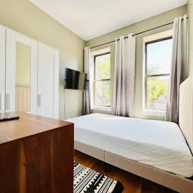 Chambre privée for rent for $1,080 per month in Ridgewood, Putnam Ave