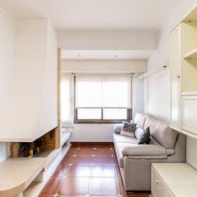 Apartment for rent for €1,390 per month in L'Hospitalet de Llobregat, Carrer d'Estruch
