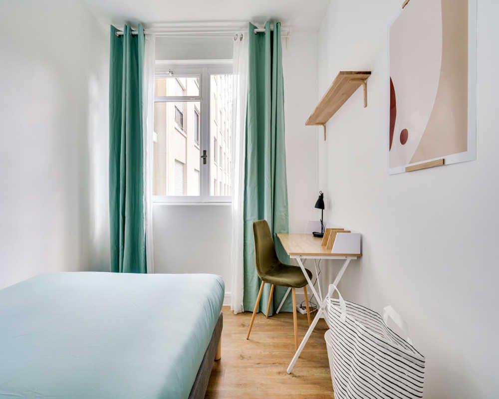 Private room in Rue Mesnil, Paris (1494397) room image 2