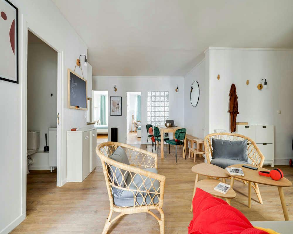 Private room for rent on Rue Mesnil, Paris - Plus