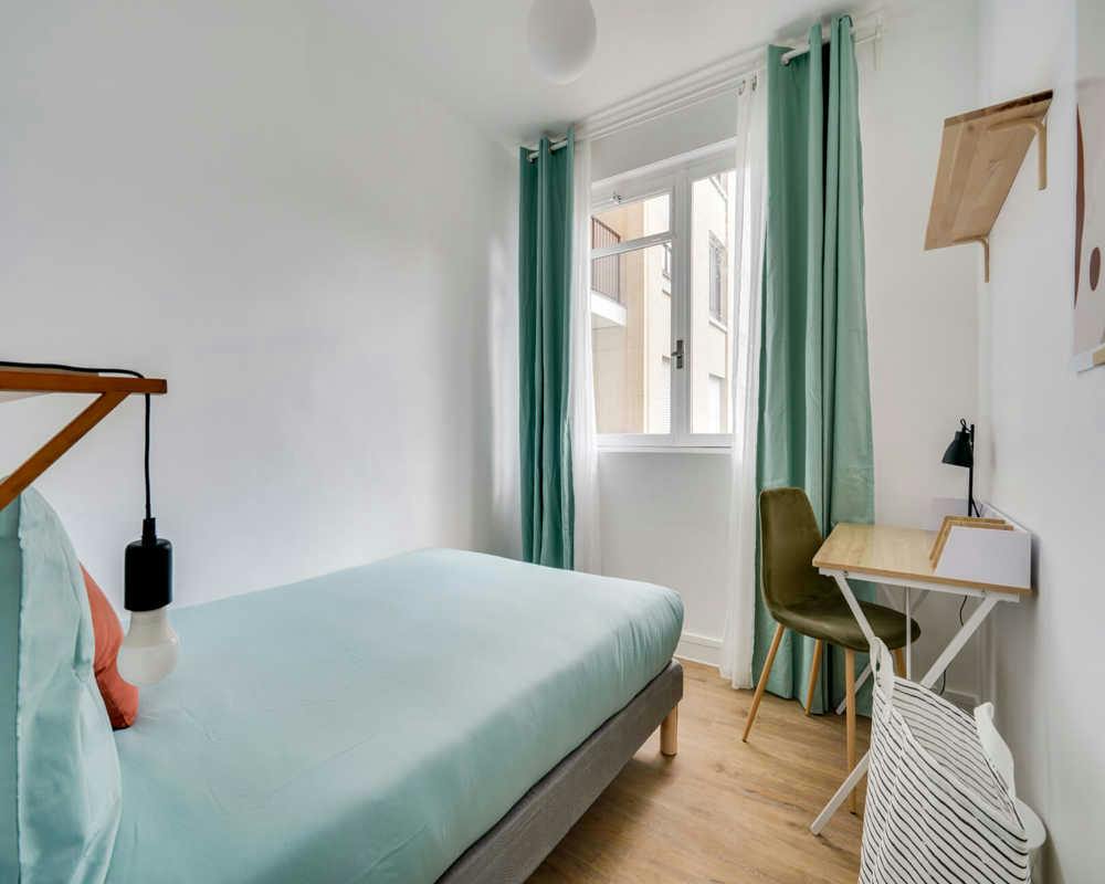 Private room for rent on Rue Mesnil, Paris - Vue 4
