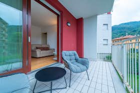 Apartment for rent for €1,800 per month in Como, Via Bellinzona