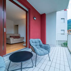 公寓 正在以 €1,800 的月租出租，其位于 Como, Via Bellinzona