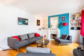 Apartment for rent for €3,519 per month in Paris, Avenue de la Motte-Picquet
