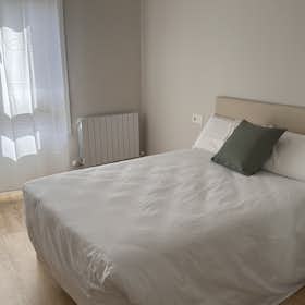 Private room for rent for €520 per month in Bilbao, Calle Manuel Allende