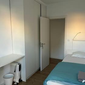 Private room for rent for €495 per month in Setúbal, Avenida Manuel Maria Portela