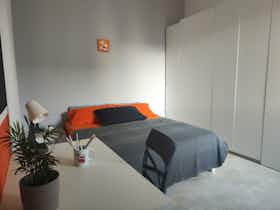 Private room for rent for €760 per month in Bologna, Via della Barca
