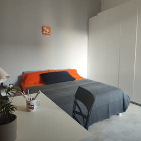 Pokój prywatny do wynajęcia za 760 € miesięcznie w mieście Bologna, Via della Barca