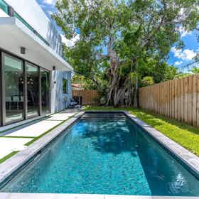 Haus zu mieten für 8.192 € pro Monat in Miami, NW 40th St