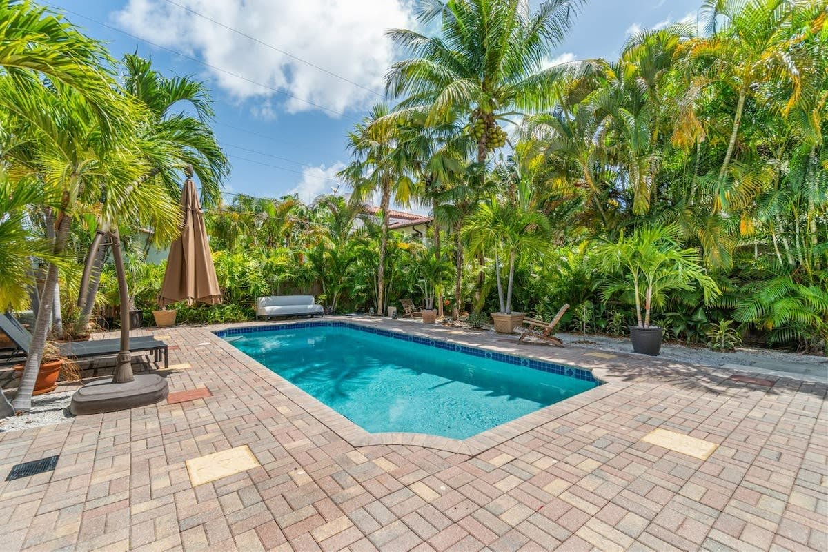Dom do wynajęcia za $17,552 miesięcznie w mieście West Palm Beach, 28th St