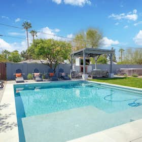 Casa en alquiler por $12,780 al mes en Phoenix, E Lewis Ave