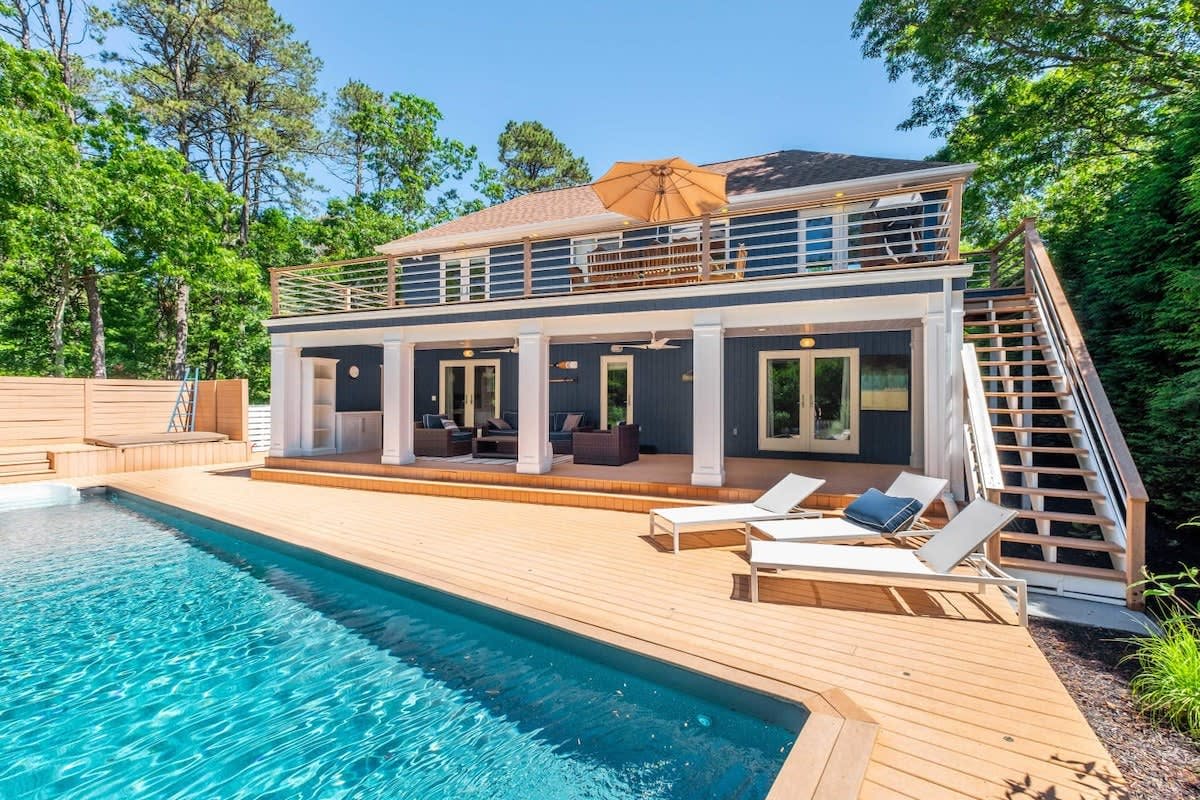Casa para alugar por $5,022 por mês em East Hampton, Edwards Hole Rd