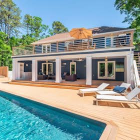 Дом сдается в аренду за 11 636 € в месяц в East Hampton, Edwards Hole Rd
