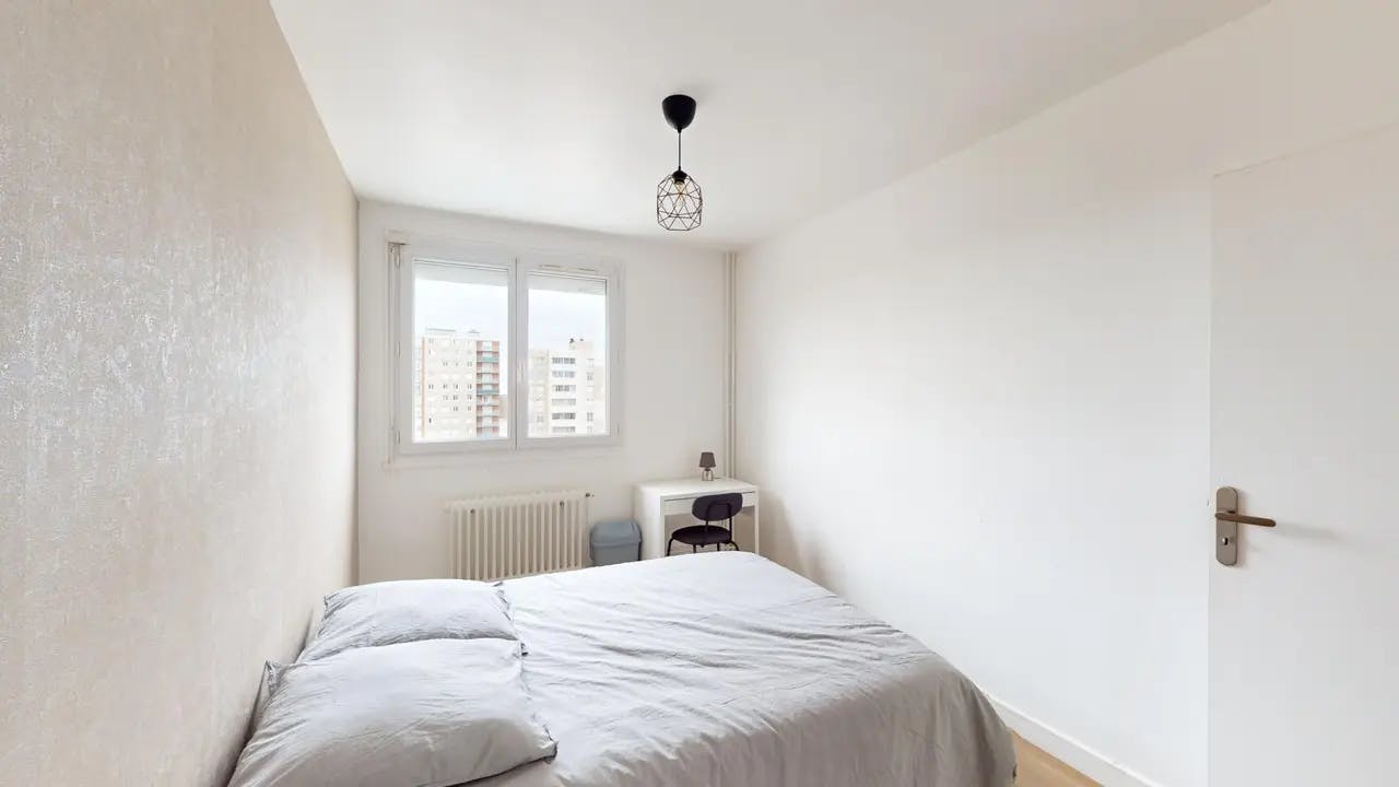私人房间 正在以 €396 的月租出租，其位于 Orléans, Place du Bois