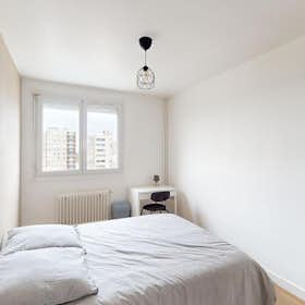Отдельная комната сдается в аренду за 410 € в месяц в Orléans, Place du Bois