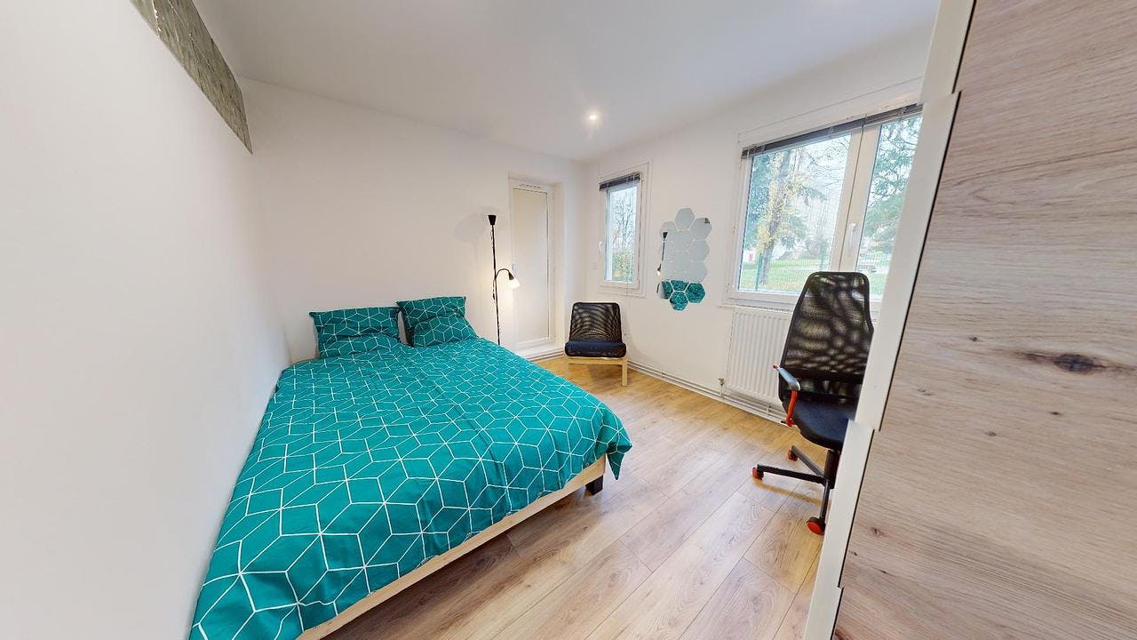 Private room for rent on Chemin du Grand Revoyet, Saint-Genis-Laval