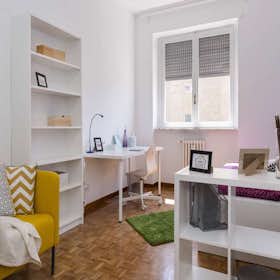 私人房间 正在以 €545 的月租出租，其位于 Cesano Boscone, Via Ginestre