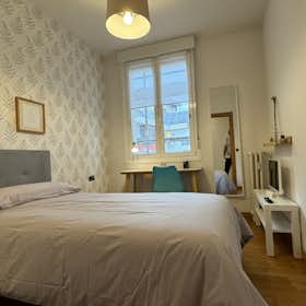 Private room for rent for €660 per month in Bilbao, Autonomia kalea