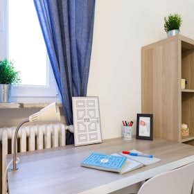 Private room for rent for €555 per month in Cesano Boscone, Via dei Salici