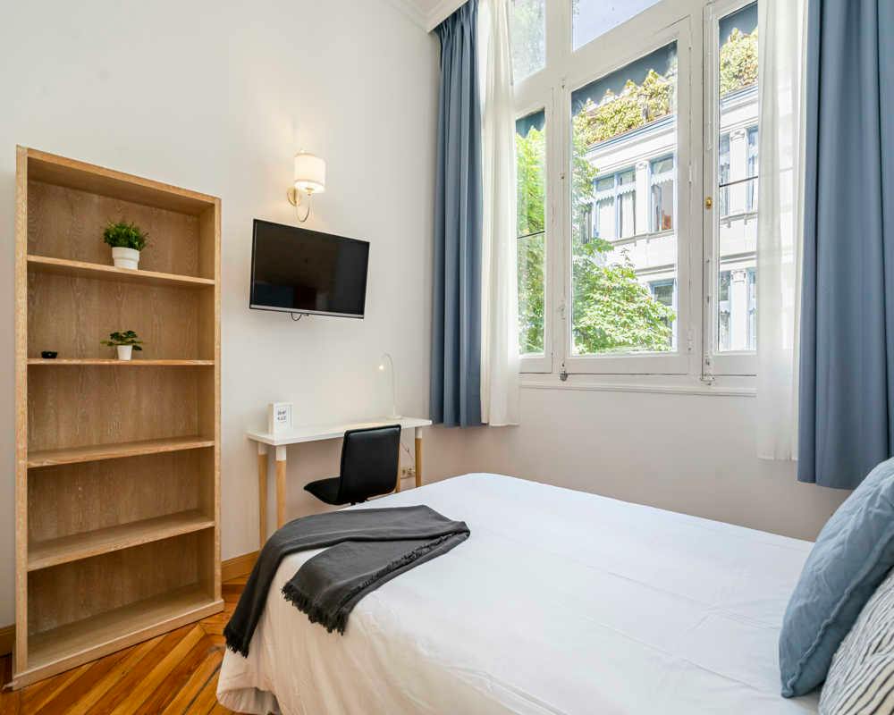 Private room in Calle de San Lorenzo, Madrid (1494756) room image 1