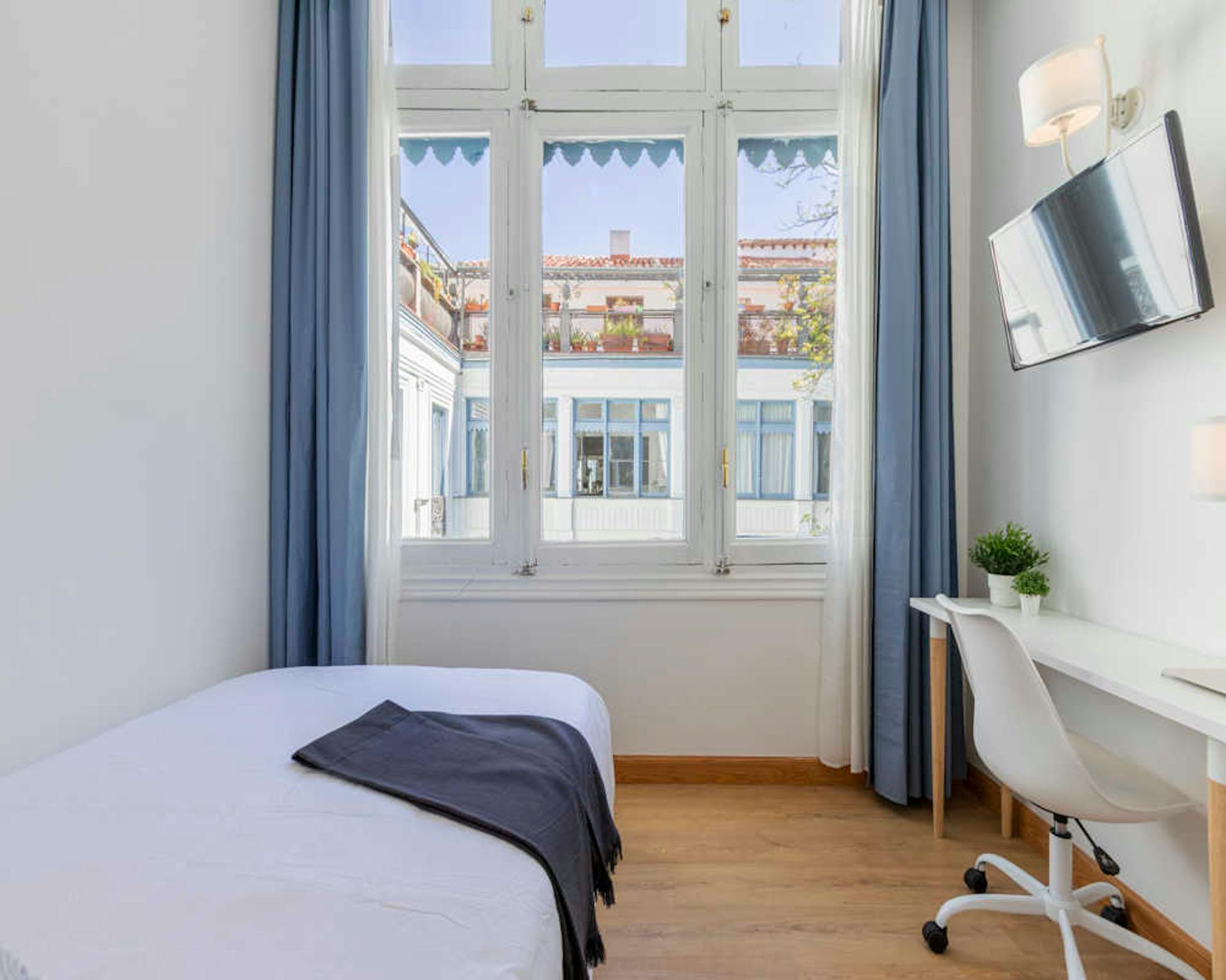 Calle de San Lorenzo, Madrid preview