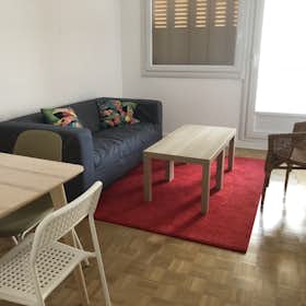 Private room for rent for €499 per month in Villeurbanne, Boulevard Eugène Réguillon