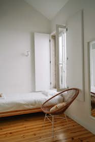Общая комната сдается в аренду за 100 € в месяц в Lisbon, Rua da Madalena