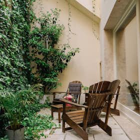 Apartment for rent for €100 per month in Lisbon, Rua da Madalena