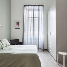 Private room for rent for €1,065 per month in Milan, Via Verona