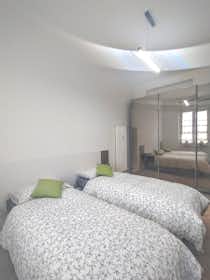 Appartamento in affitto a 1.450 € al mese a Milan, Viale Giovanni Suzzani