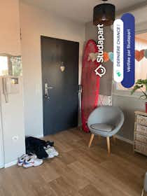 Appartement te huur voor € 960 per maand in Le Taillan-Médoc, Avenue Pierre Mendès France