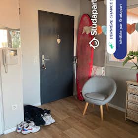 Wohnung zu mieten für 960 € pro Monat in Le Taillan-Médoc, Avenue Pierre Mendès France