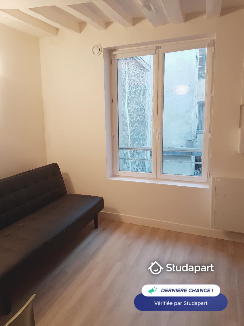 Apartment for rent for €1,200 per month in Paris, Rue du Faubourg Saint-Antoine
