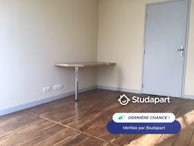 Appartement te huur voor € 390 per maand in Limoges, Rue Bernard Palissy