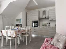Apartment for rent for €3,548 per month in Tortolì, Via Sindaco Lorrai