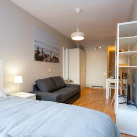 Apartment for rent for €1,050 per month in Barcelona, Carrer de Saragossa