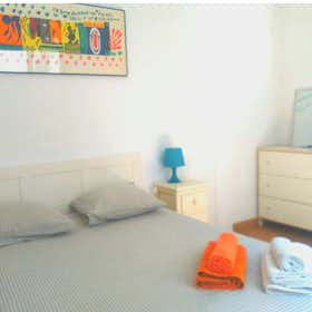 Private room for rent for €750 per month in Madrid, Plaza de la Cebada