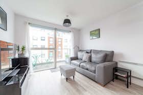 公寓 正在以 £3,839 的月租出租，其位于 Brentford, Pump House Crescent