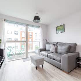 Appartamento in affitto a 3.839 £ al mese a Brentford, Pump House Crescent