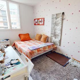 WG-Zimmer for rent for 450 € per month in Bron, Rue de la Marne
