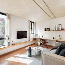 Apartment for rent for €4,256 per month in Barcelona, Carrer de Fonollar