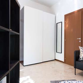 Private room for rent for €545 per month in Cesano Boscone, Via dei Pioppi