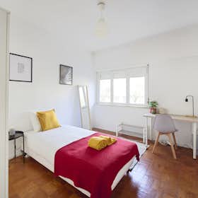 Privé kamer for rent for € 425 per month in Odivelas, Rua Paiva Couceiro