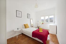 Отдельная комната сдается в аренду за 450 € в месяц в Odivelas, Rua Paiva Couceiro